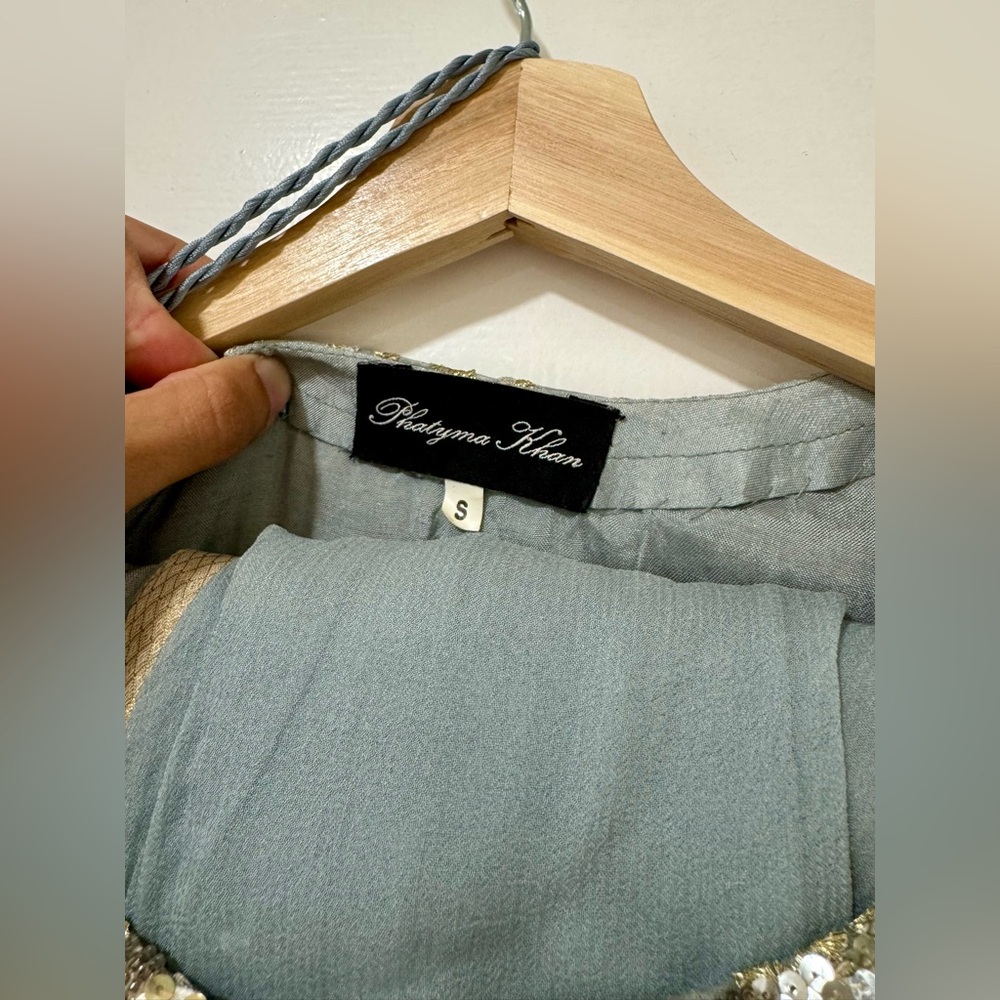 Fatima khan EMBROIDERED SILVER GREY shalwar kameez - Picture 6 of 13